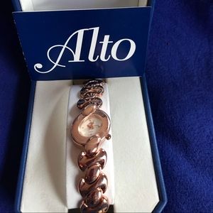 Alto women watch